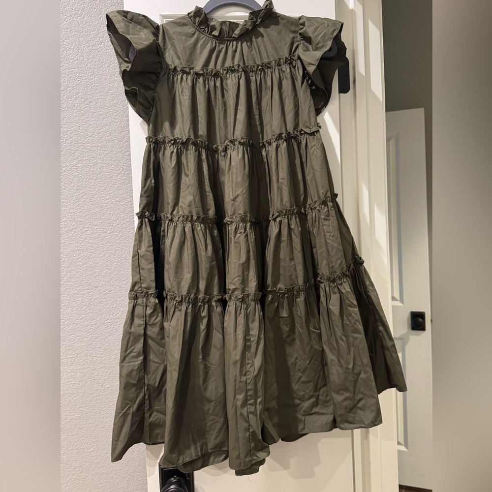 NWT En Saison Olive Green Tiered Dress size M
